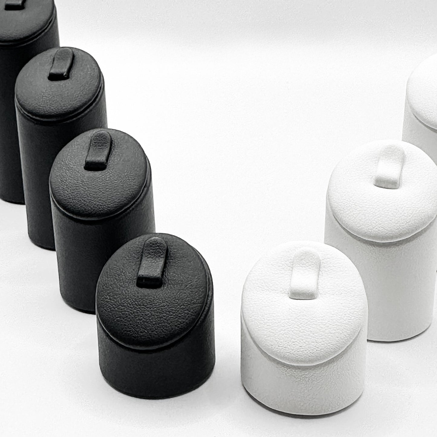 Ring Column Display | Set of 5 Black / White